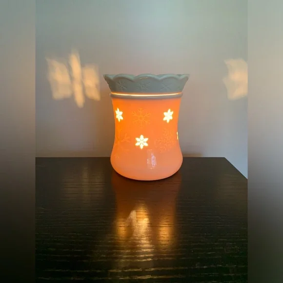 Scentsy Full Size Christmas Warmer Blizzard - Picture 10 of 10